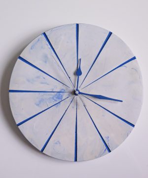 Ručne vyrobené nástenné hodiny – Blue marble