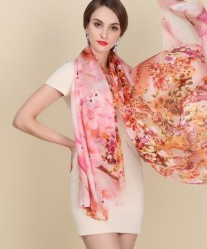 Luxusný šál zo 100% hodvábu s motívom jarnej kvetinovej záhrady