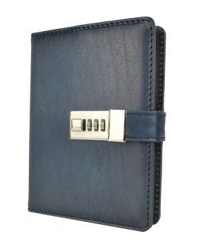 Kožený zápisník MIDDLE ručne tieňovaný s číselným zámkom v tmavo modrej farbe