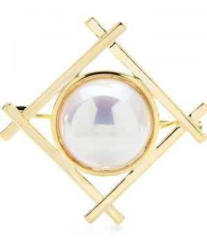 Luxusná módna brošňa v podobe zlatého štvorca so stredovou ozdobou